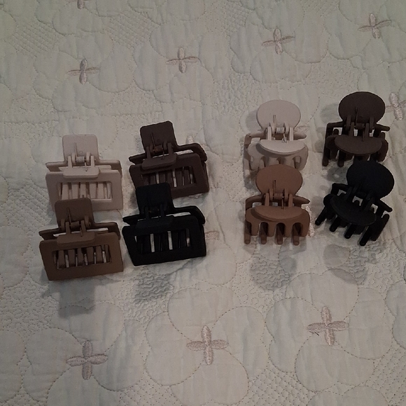The Unbranded Brand Accessories - Matte Neutral Hair Claw Clips - 8 Hair Claws NEVER USED